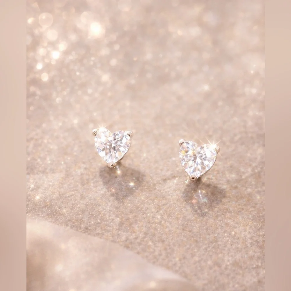NWOT Heart Cubic Zirconia Stud Earrings 3mm Never Worn, NEW!!